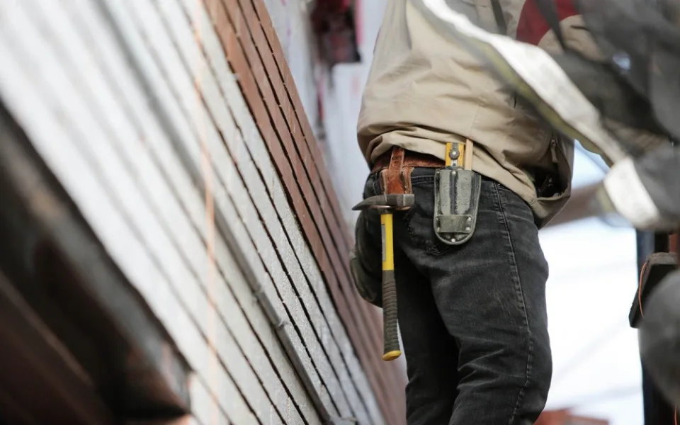 construction-worker-569149_1280