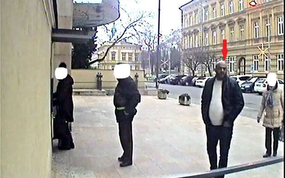 Policie pátrá po tomto muži
