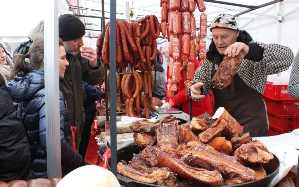 Slavnosti moravského uzeného na hradě Veveří navštívilo o víkendu 5 tisíc lidí
