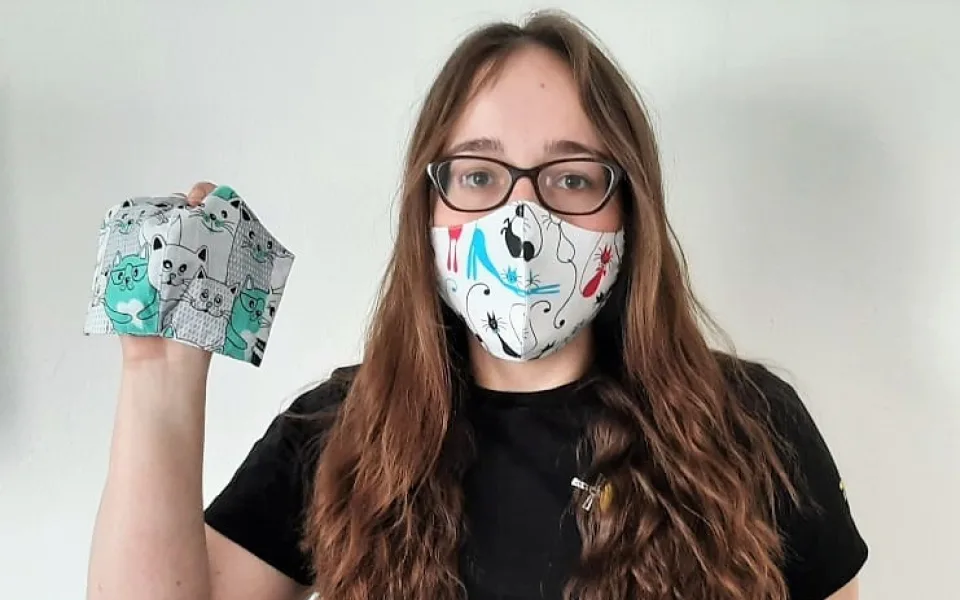 Víte, jak správně pečovat o ručně šitou roušku?