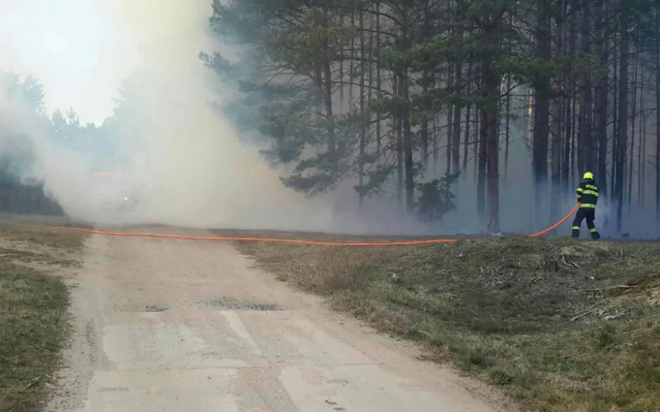 Hasiči zasahovali u železniční trati mezi Rohatcem a Moravským Pískem