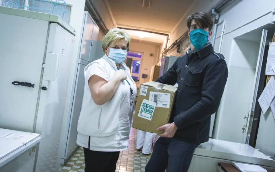 Lidé balíčky svačin pro doktory vykoupili během čtyřiceti hodin