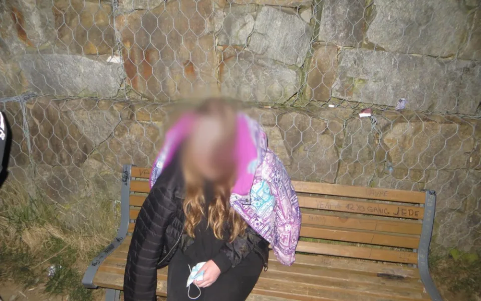 Policisté objevili nezletilé opilé dívky, které porušovali zákaz volného pohybu
