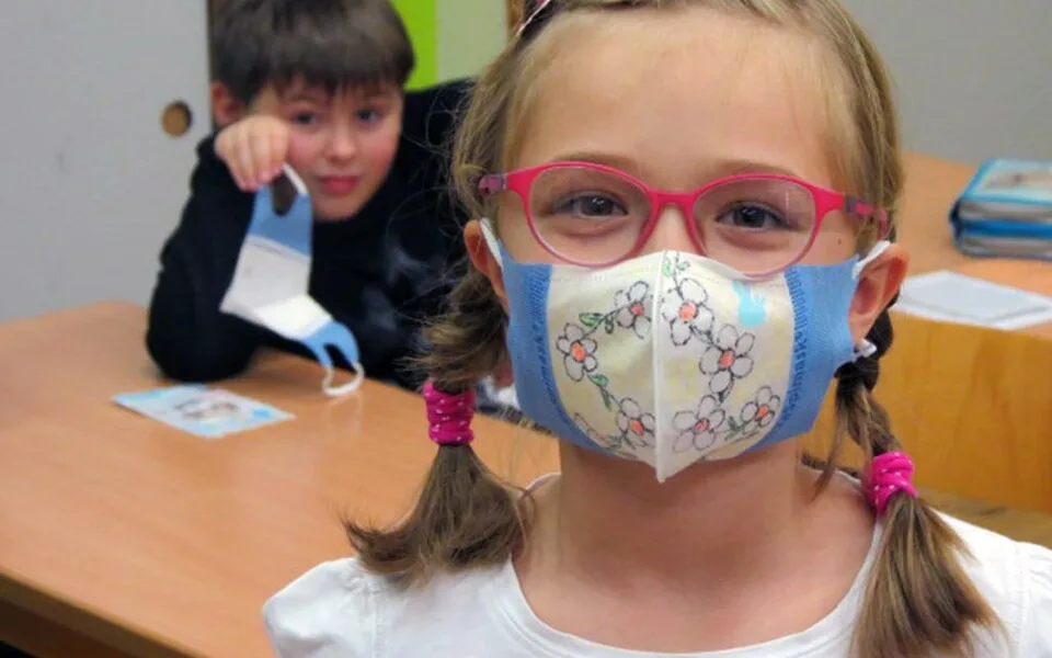 Respilon začne v květnu v Brně vyrábět denně 100 tisíc ústenek zachycující koronavirus