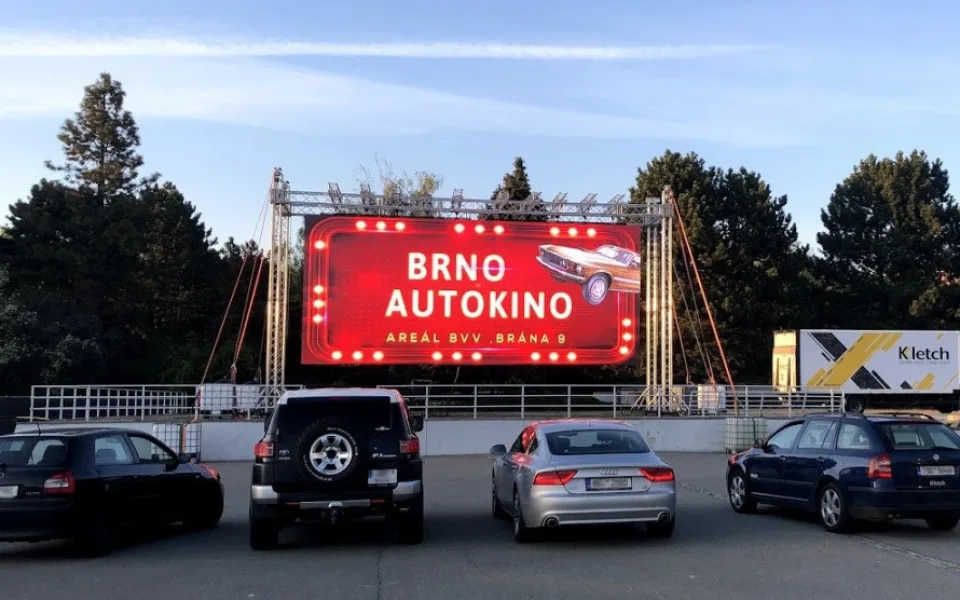 Na výstavišti startuje tento týden první brněnské autokino. Nabídne Vlastníky nebo Terminátora