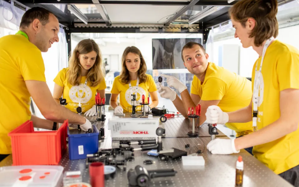 Středoškoláci se mohou zapojit do fyzikální soutěže, finalisté se podívají do laserového centra