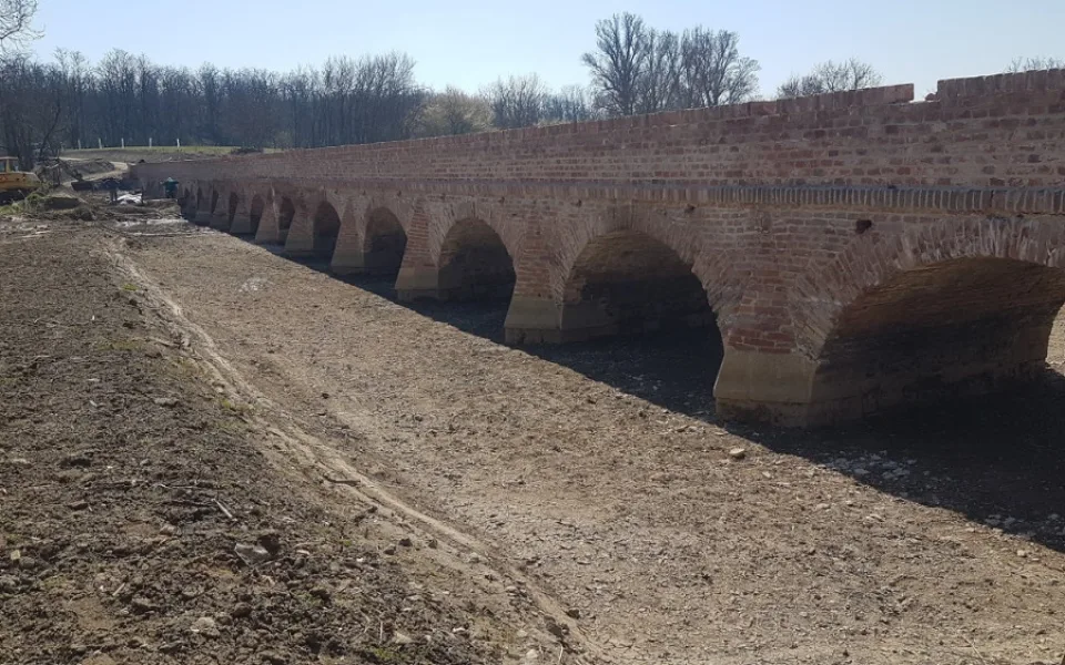 Historický most mezi vesnicemi Sedlec a Drasenhofen