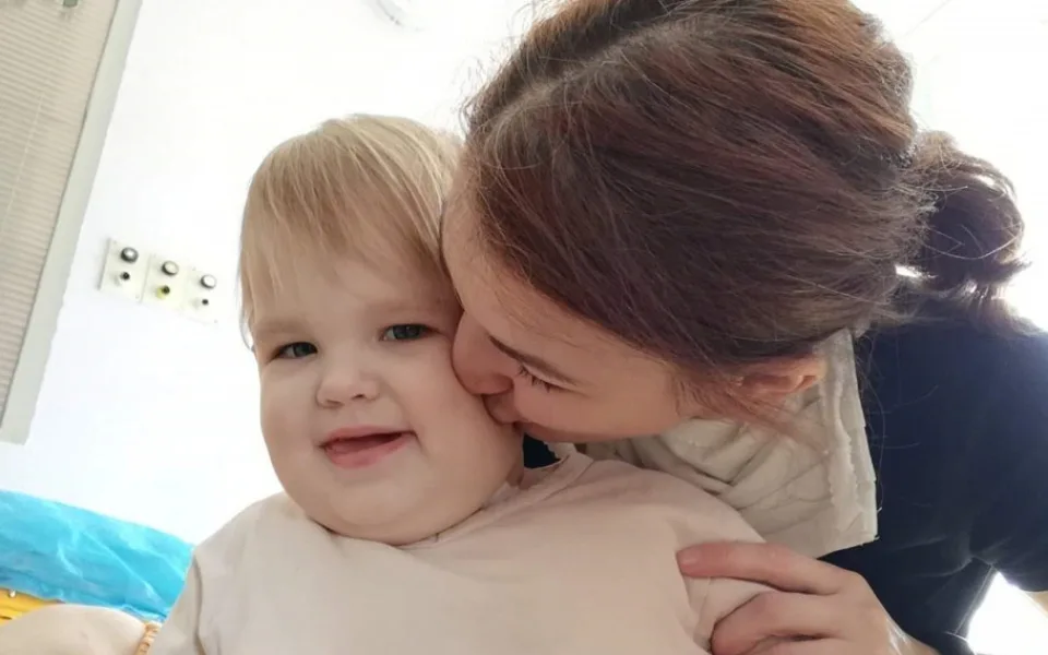 Malá Beátka s maminkou