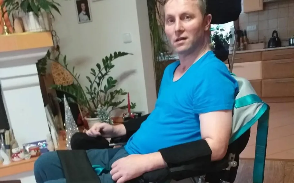 Bývalý záchranář skončil po mozkové příhodě na vozíku. Veřejná sbírka mu má pomoci zaplatit rehabilitace