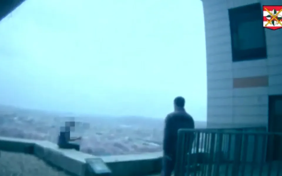 VIDEO: Policisté v Brně zachránili mladého muže, který chtěl ukončit svůj život skokem z výškové budovy