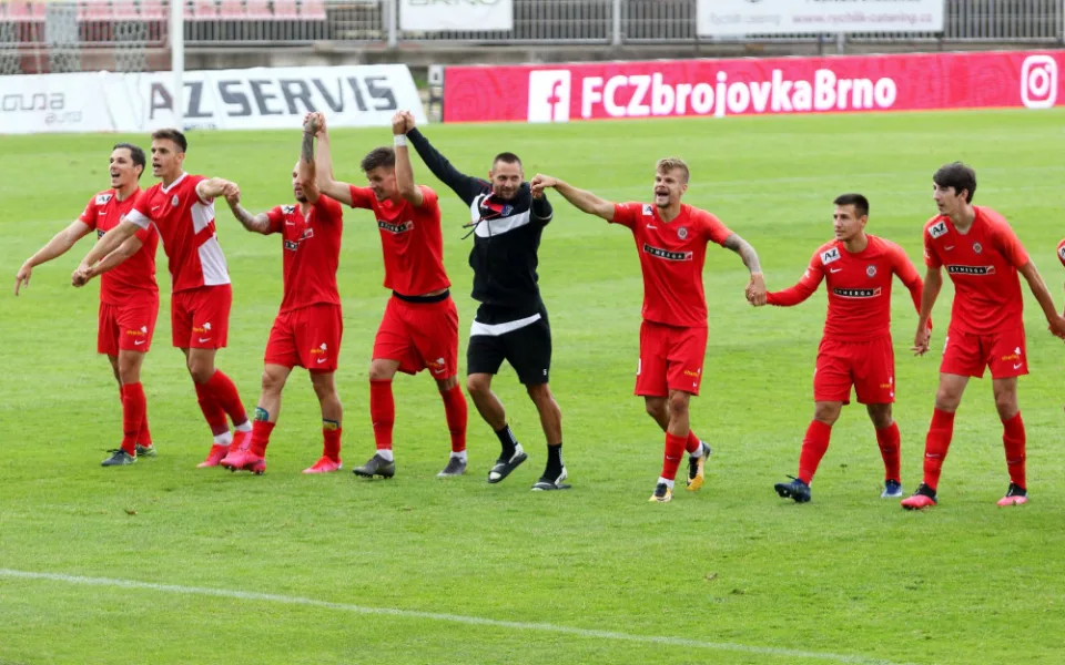 Zbrojovka utekla hrobníkovi z lopaty. V deseti zvládla porazit Chrudim 3:2
