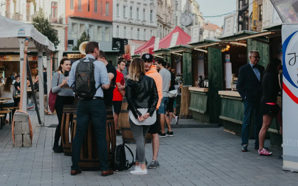 Pivo, víno i street food. Na Svoboďáku začal Food &amp; Drink Fest