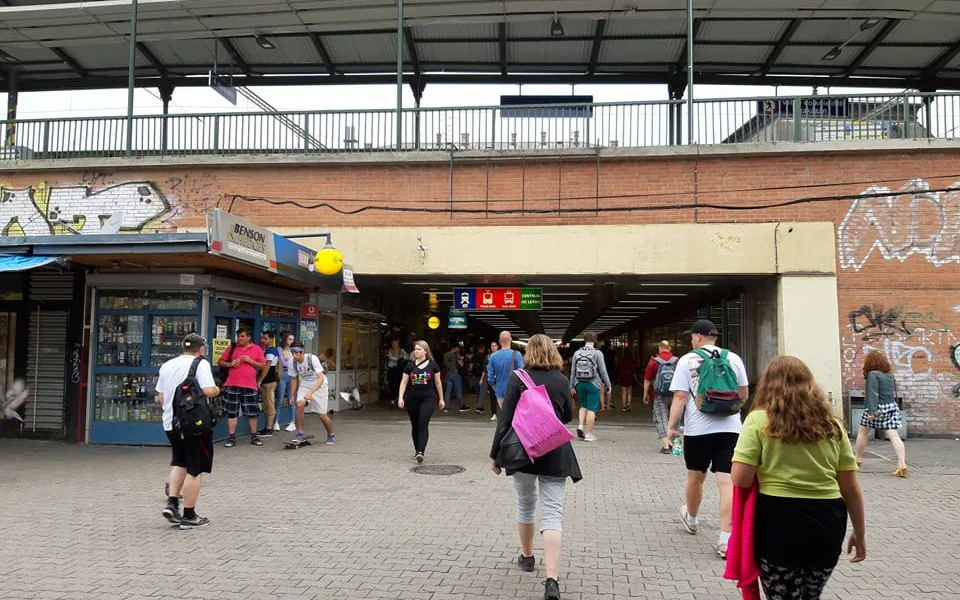 Podchod pod hlavním nádražím nově patří Brnu. Město z něho chce udělat moderní obchodní pasáž