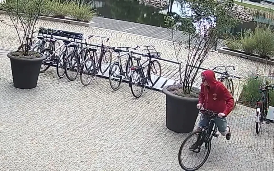 Zloděj krade i zamčená kola