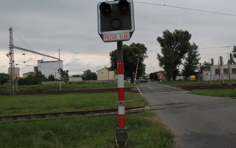 Řidič naboural výstražník