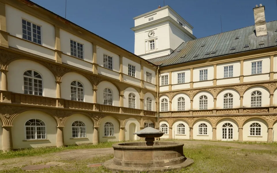 račice zámek3