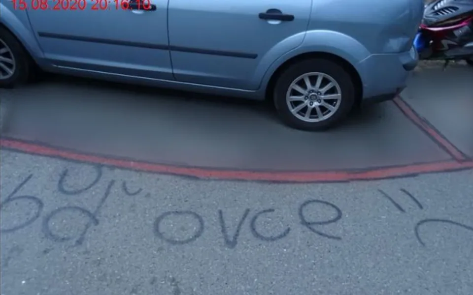 Muž v Brně rudě linkoval ulice