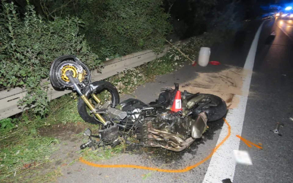 Motorkář střet s autem nepřežil