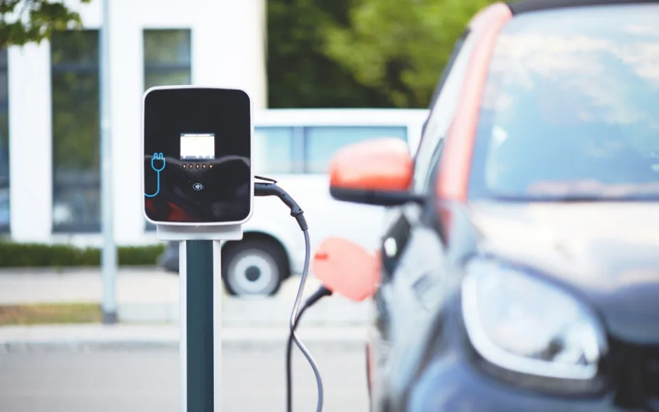 Brno postaví na různých místech ve městě dvacet dobíjecích stanic pro elektromobily