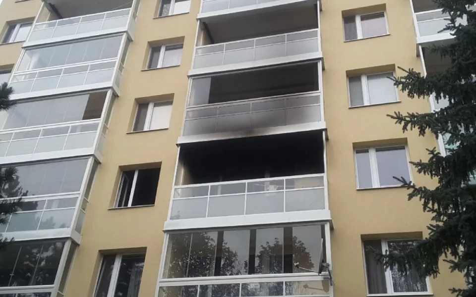 Při požáru v brněnských Bohunicích zemřela starší žena