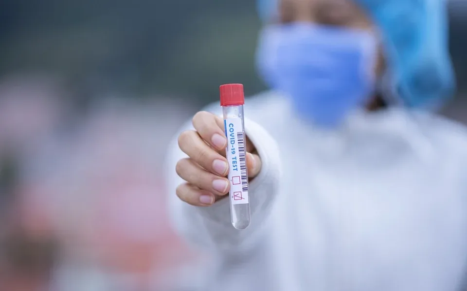 Test za tři stovky a výsledek za dvanáct minut. Brno zavádí unikátní rychlotesty do domovů pro seniory