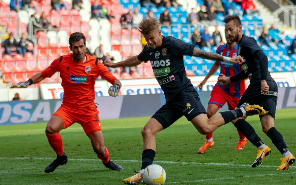 Zbrojovka padla potřetí v řadě. Na Plzeň nestačila a prohrála 1:4