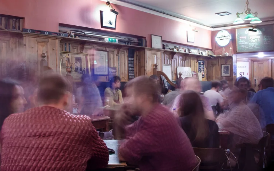 Protiepidemická opatření se uvolní od čtvrtka. Otevřou obchody, služby i restaurace
