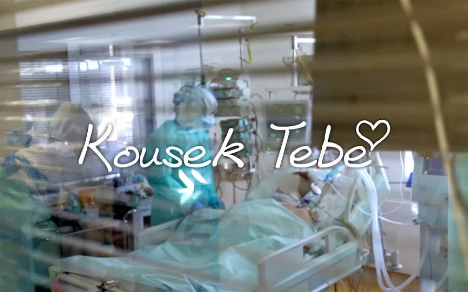 Kousek Tebe. Nová píseň děkuje zdravotníkům, pečovatelům nebo šičkám roušek