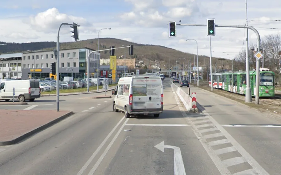 Kvůli havarijnímu stavu tramvajové trati se na víkend uzavře Kníničská. Omezení čeká motoristy i MHD