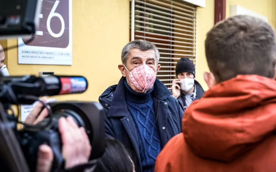 Mám zkušenosti se zdravotnictvím, o očkování v Česku se postarám sám, prohlásil Babiš. Polovina prvních vakcín půjde do Brna