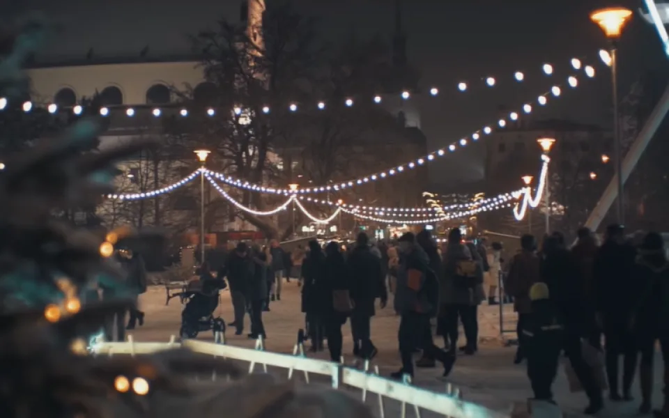 Brno má svou vlastní vánoční koledu! A k tomu videoklip kouzelného zasněženého města