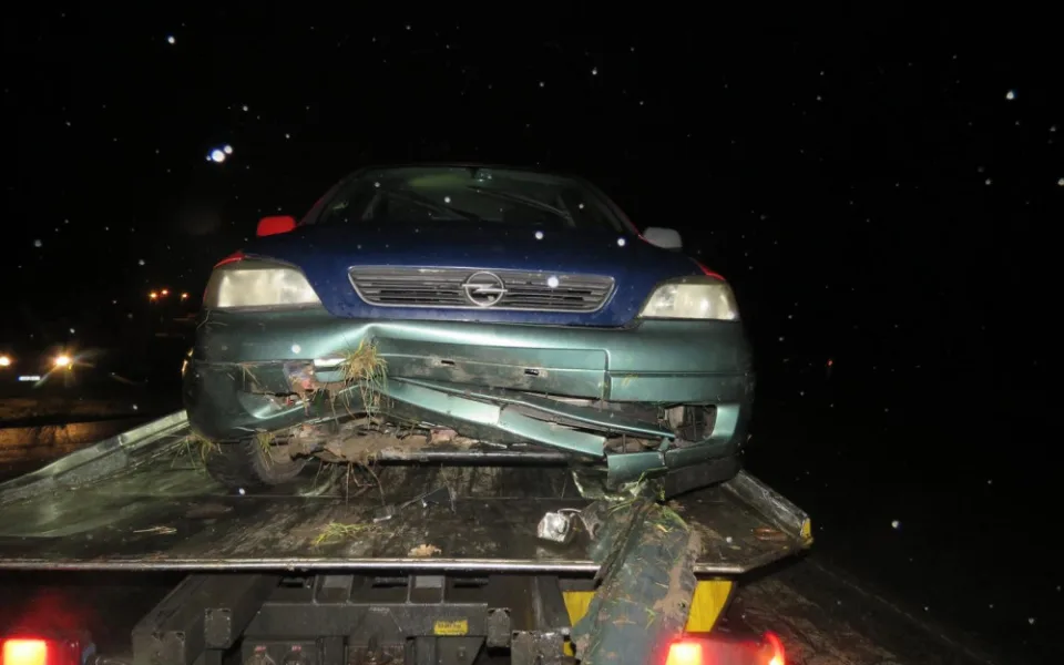 Řidič nechal auto po havárii na místě