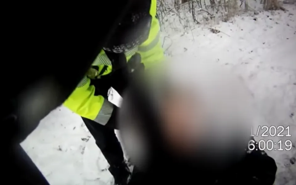 VIDEO: Rodina na procházce našla na okraji Brna téměř umrzlého opilého muže