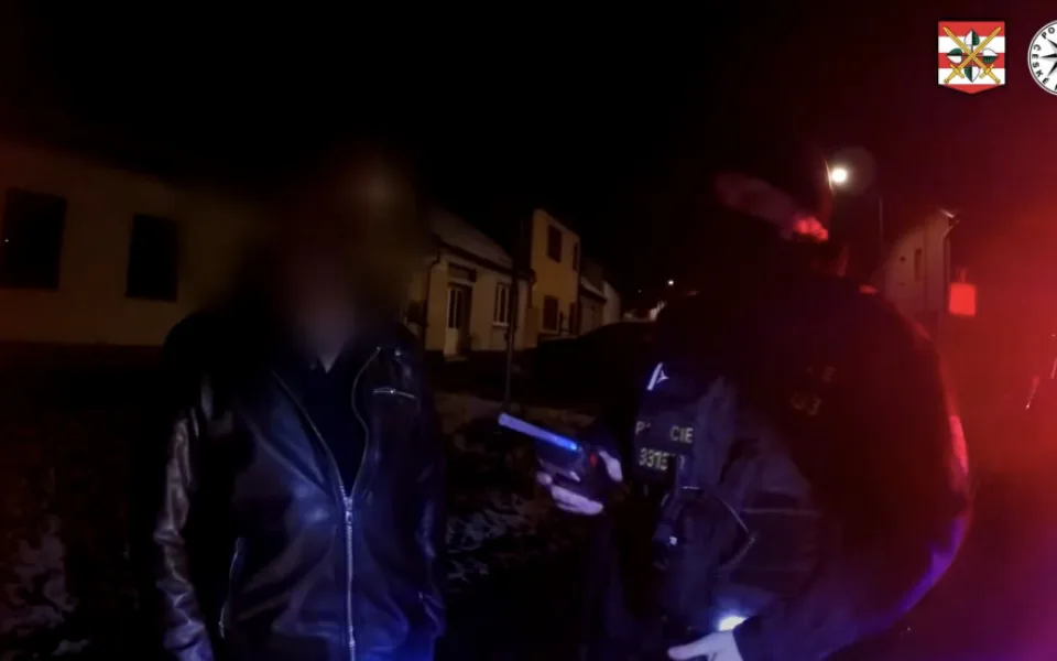 Policisté nachytali pěkně zřízené řidiče