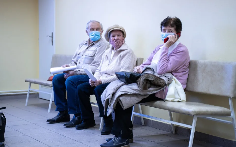 Bez online registrace, seniorům stačí dojít. Kraj spouští očkování v malých obcích jižní Moravy