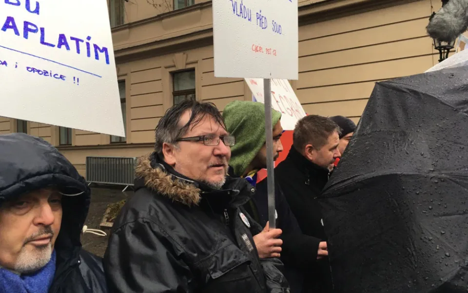 size4-16119302922841-241-foto-video-demonstranti-jsou-u-uradu-vlady-na-protest-dohlizi-policie