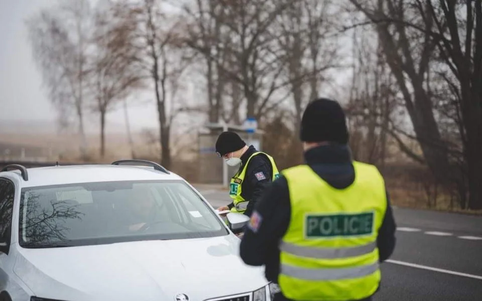 Policie na jihu Moravy řidiče kontroluje na 50 stanovištích