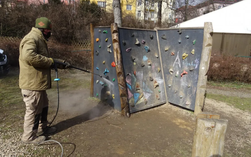 S pracemi začali pracovníci již včera v Lužánkách