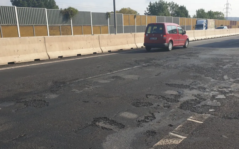 Opravy čekají o víkendu řidiče na dálnici D1