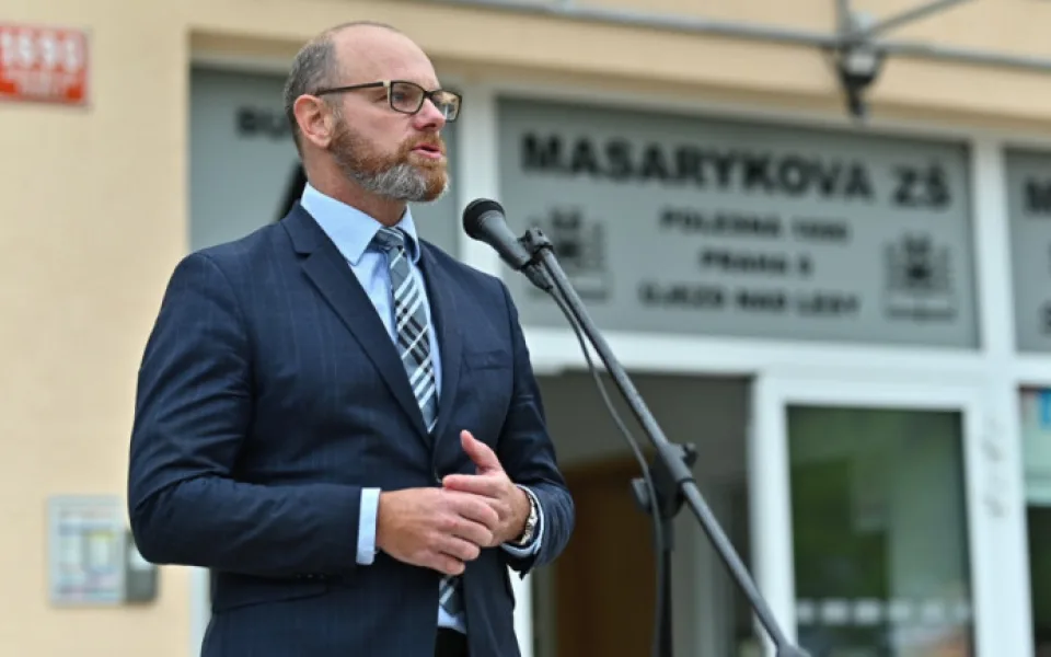 Žáci prvního stupně a předškoláci by se měli do škol vrátit od 12. dubna