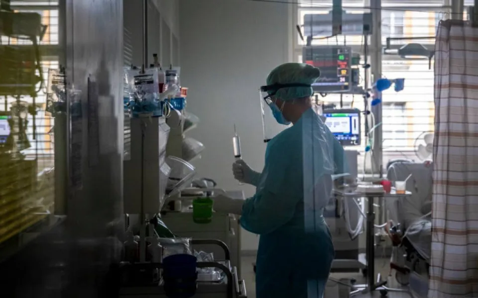 Fakultní nemocnice Brno dostala lék firmy Regeneron, dala ho dvěma lidem