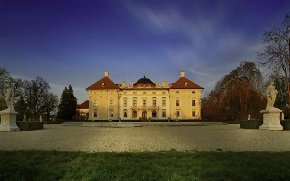 nasvícený-zámek-3-1024x570