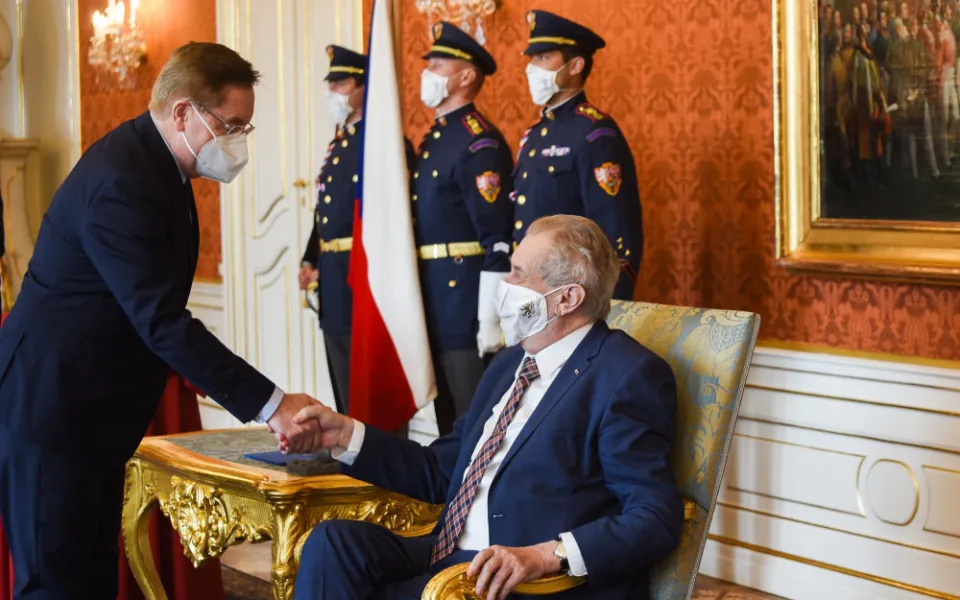 Ministr zdravotnictví Jan Blatný končí, nahradit ho má Petr Arenberger