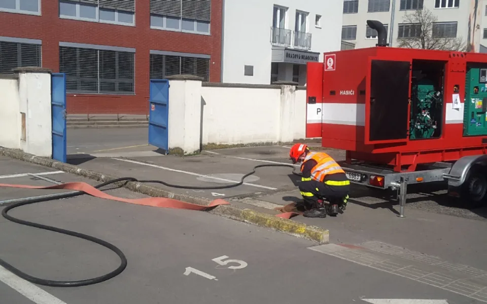 Rozsáhlá havárie vodovodu v Brně, některé oblasti byly bez vody