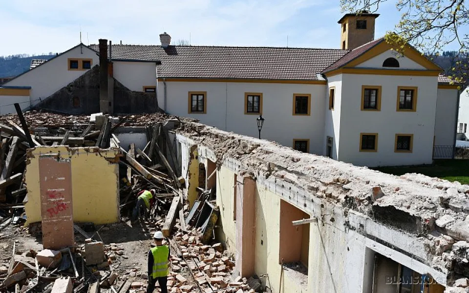 zamek3-50352-9225_800