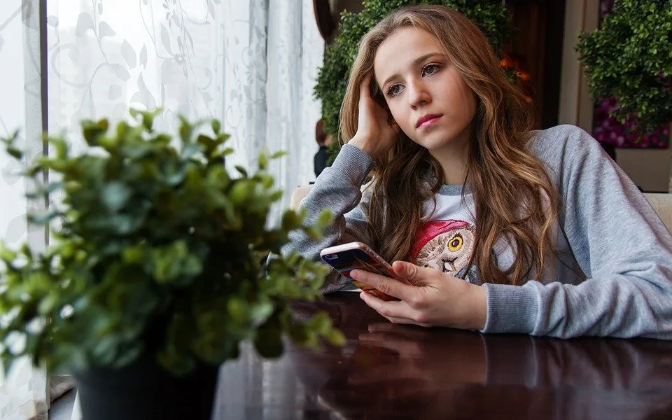 girl-1848477_960_720