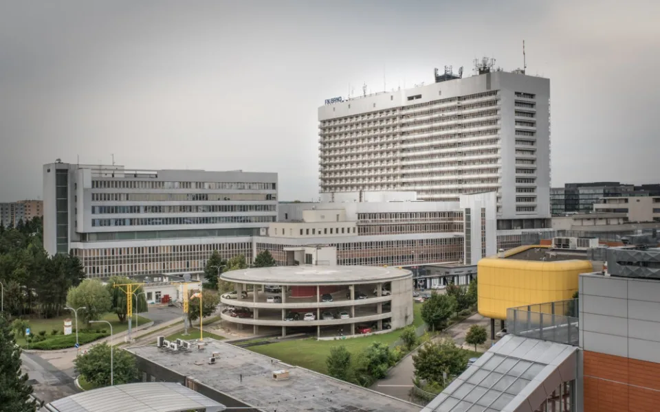 Fakultní nemocnice Brno bude mít návštěvy dva dny, svatá Anna zatím ne