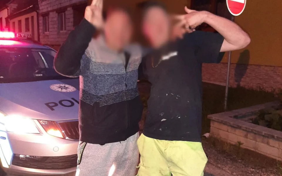Opilý řidič bez dokladů zapózoval policistům při focení