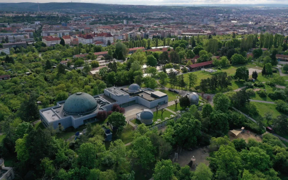 Na Kraváku chystají dronovou show