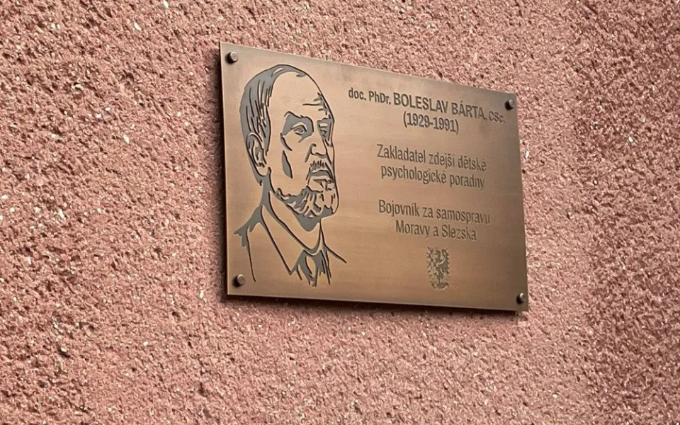 Nová pamětní deska Boleslava Bárty